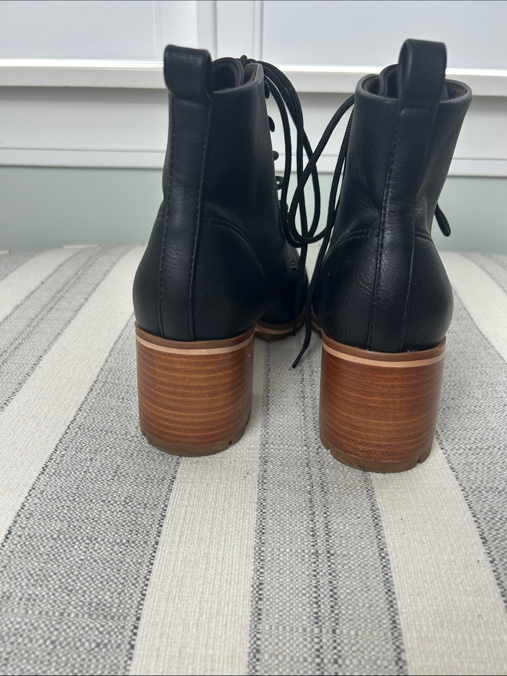 Korks Black Lace-Up Leather Ankle Boots with Tan Welt - Picture 3 of 7